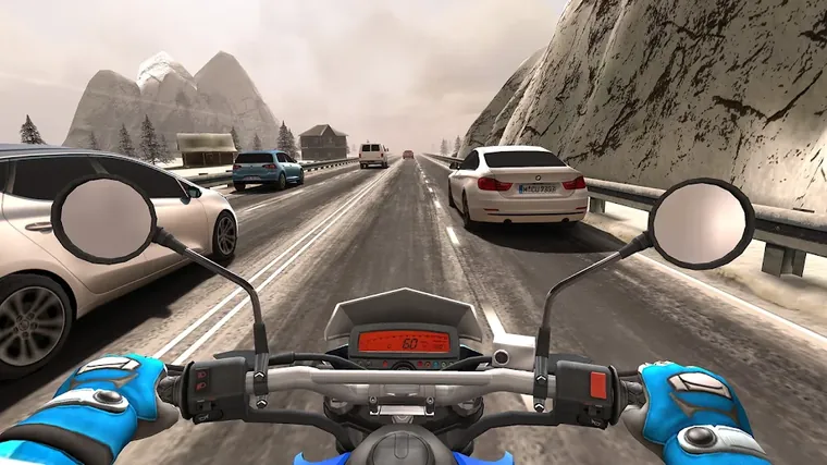 Mota a ultrapassar carros numa estrada em Traffic Rider